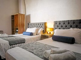 Caja de seguridad en la habitación y cortinas blackout