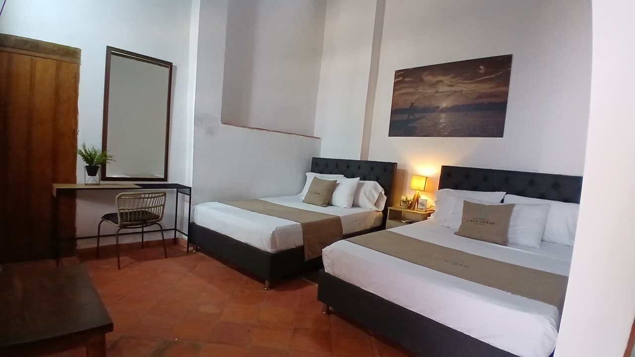 Kahden hengen standard-huone | Tallelokero huoneessa, pimennysverhot, silitysrauta/-lauta