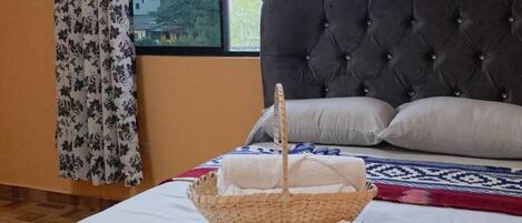 2 dormitorios, tabla de planchar con plancha, wifi gratis y ropa de cama