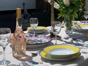Outdoor dining - Beresford House - a self catering house that sleeps 8 guests in 4 bedrooms (Wells-next-the-Sea)