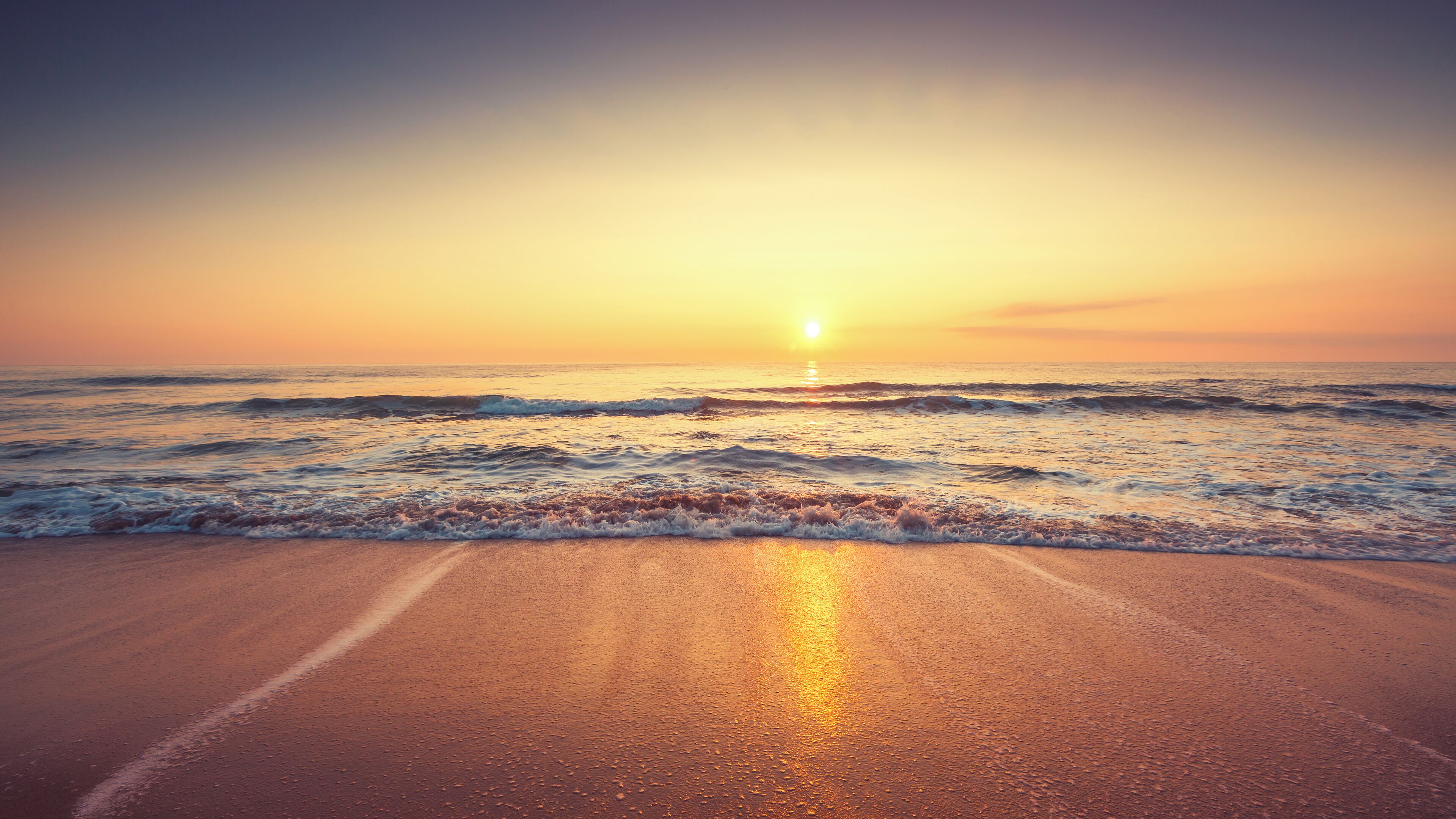 Beach nearby, sun-loungers, beach towels