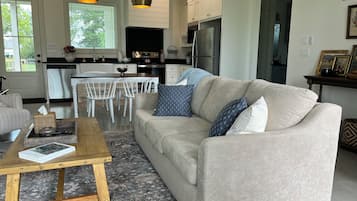 Smart-TV, DVD-Player, Bücher