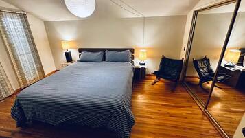 2 bedrooms, desk, WiFi, bed sheets