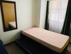 3 bedrooms, in-room safe, desk, iron/ironing board