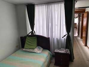 3 soverom, safe på rommet, skrivebord og strykejern/-brett