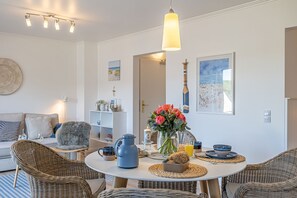 Dining - Fewo1846 - Holidaywassersleben / Studio-app. mit Balkon und Meerblick - Strandresidenz (Harrislee)
