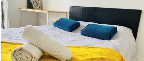 3 bedrooms, iron/ironing board, WiFi, bed sheets