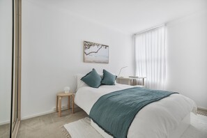 3 camere, una scrivania, ferro/asse da stiro, culla da viaggio