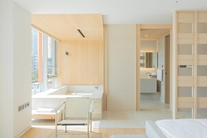 Deluxe Ocean King | In-room safe, desk, laptop workspace, free WiFi