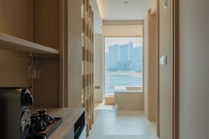 In-room safe, desk, laptop workspace, free WiFi - B'AMU Hotel & Spa (Busan)