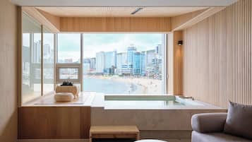 ํ๋ฆฌ๋ฏธ์ ์ค์
ํน | ํด๋ณ/๋ฐ๋ค ์ ๋ง