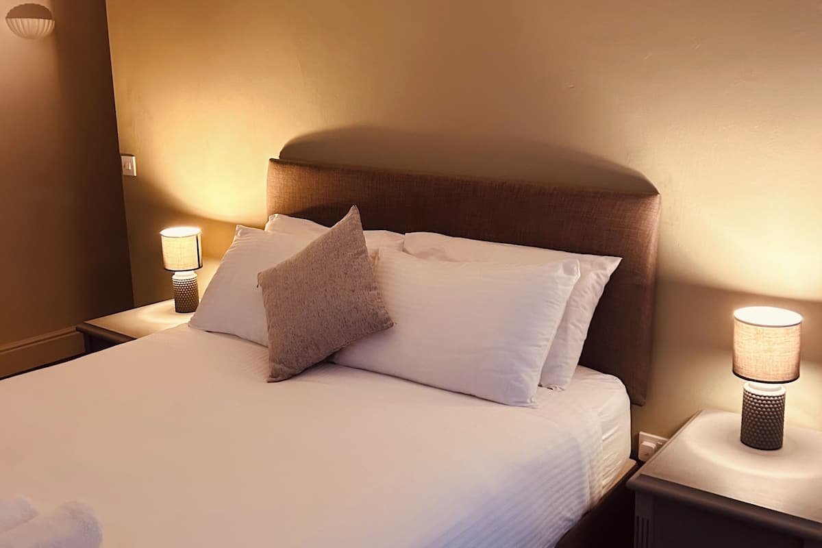 1 bedroom, desk, laptop workspace, free WiFi