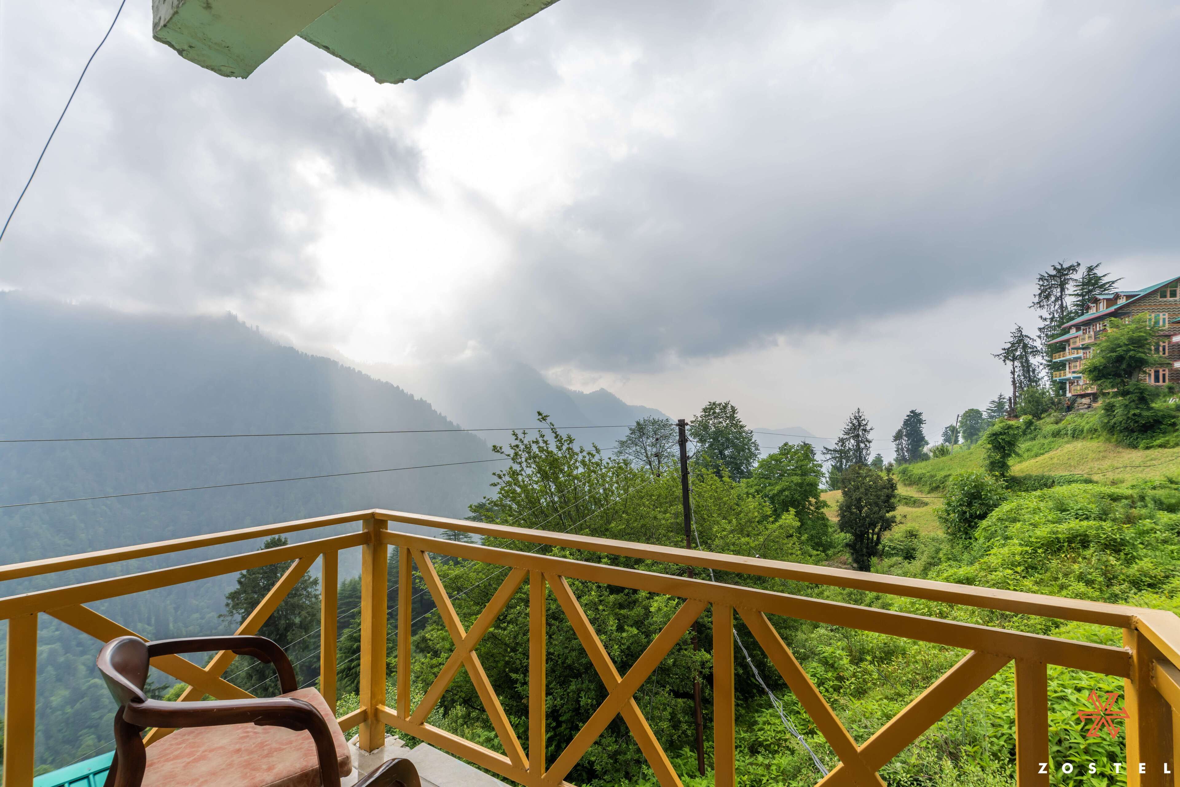 6 Bed Mixed Dorm | Balcony