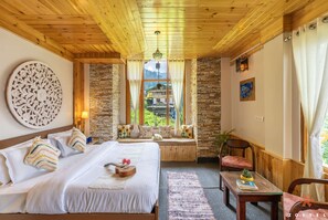 Habitación doble Deluxe, vista a la montaña | 1 habitación, wifi gratis y ropa de cama 
