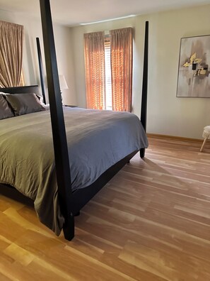 6 Schlafzimmer, Zimmersafe, Schreibtisch, Bügeleisen/Bügelbrett