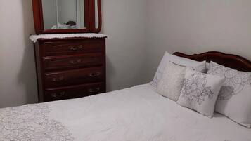 1 bedroom, iron/ironing board, WiFi, bed sheets