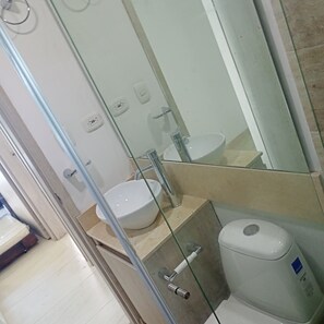 Towels, toilet paper - Estrenar Amoblado Excelete Vista MAR Ascensor Jacuzi Wifi Aire Acond Cerca Playa (Santa Marta)