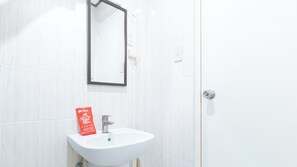 Room - Reddoorz @ Rj's Bldg Near Lyceum Gen. Trias Cavite (General Trias)