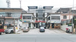A street view with a building housing a pharmacy, a restaurant, and an office space. - Reddoorz @ Rj's Bldg Near Lyceum Gen. Trias Cavite (General Trias)