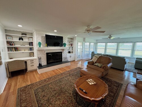 Stunning waterfront views; 4-bedroom house directly on Intracoastal waterway!