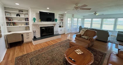 Stunning waterfront views; 4-bedroom house directly on Intracoastal waterway!