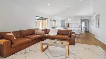 Smart-TV, bøker, kontorer og PC-skjermer