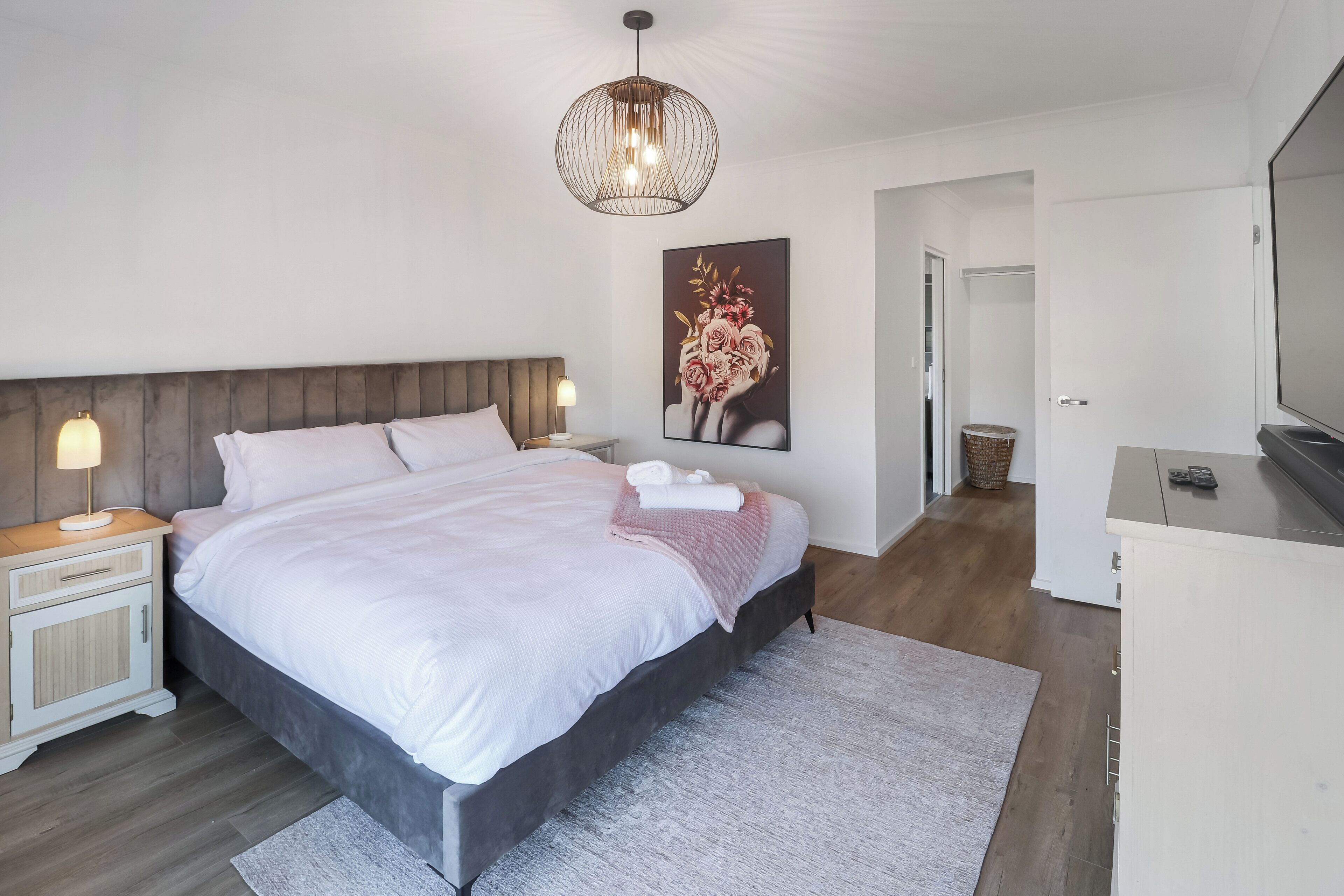 5 bedrooms, desk, iron/ironing board, free WiFi