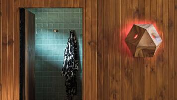 ベーシック スタジオ ガーデンビュー | バスルーム | ヘアドライヤー、タオル、石鹸、シャンプー