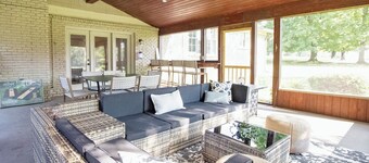 Family Lakefront Retreat w/ Zipline + Firepit just 30 minutes to Nashville