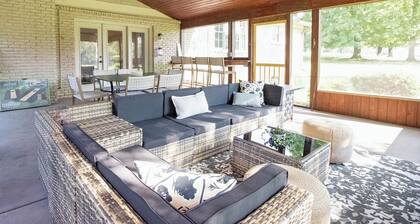 Family Lakefront Retreat w/ Zipline + Firepit just 30 minutes to Nashville