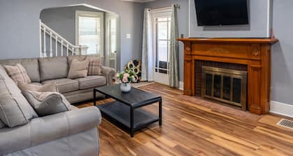 Charming 3-bedroom house in enchanting Decatur with WiFi, AC