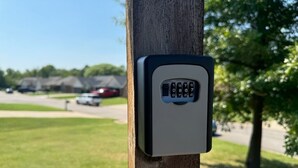 A keypad lock attached to a wooden post. - Amazing 3-bedroom home with 2 full baths. Spacious fenced backyard. WiFi present (Fort Smith)