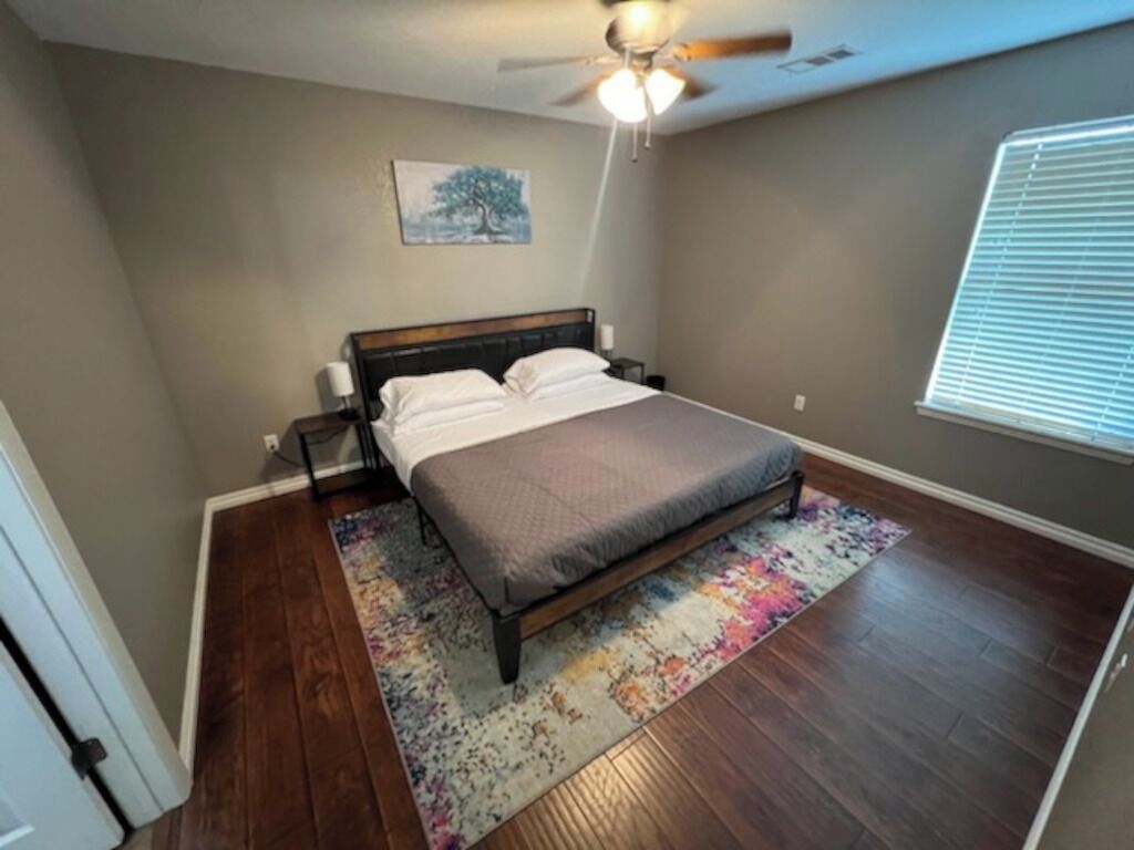 3 bedrooms, desk, iron/ironing board, free WiFi