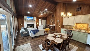 Smart TV, fireplace