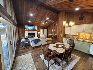 Smart TV, fireplace