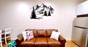 Smart TV, books - Sky House- Family Friendly Cozy Mountain Escape right in town of Grand Lake (Grand Lake)