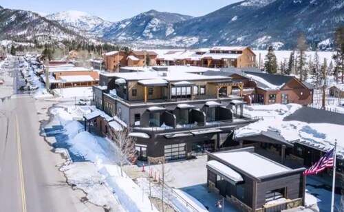 Sky House- Family Friendly Cozy Mountain Escape right in town of Grand Lake