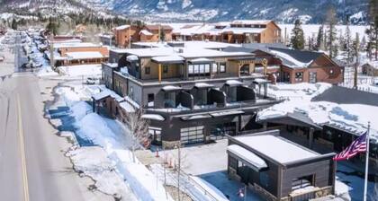 Sky House- Family Friendly Cozy Mountain Escape right in town of Grand Lake