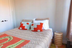 2 habitaciones, escritorio, tabla de planchar con plancha y wifi gratis