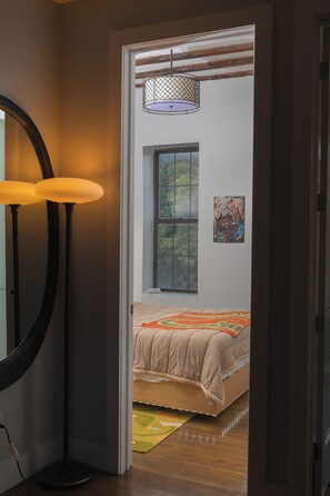 2 bedrooms, desk, iron/ironing board, free WiFi - Hideaway Loft in the Heart of Brooklyn (Brooklyn)