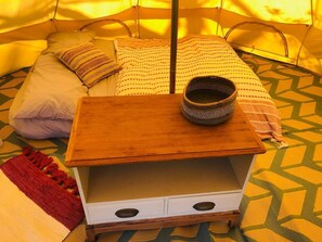 3 habitaciones y ropa de cama