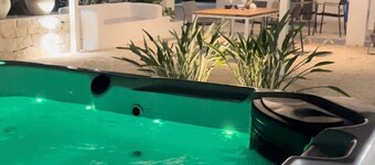 Villa Aroi just a stone's throw from the sea!