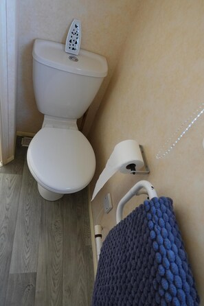 淋浴设施、吹风机、毛巾