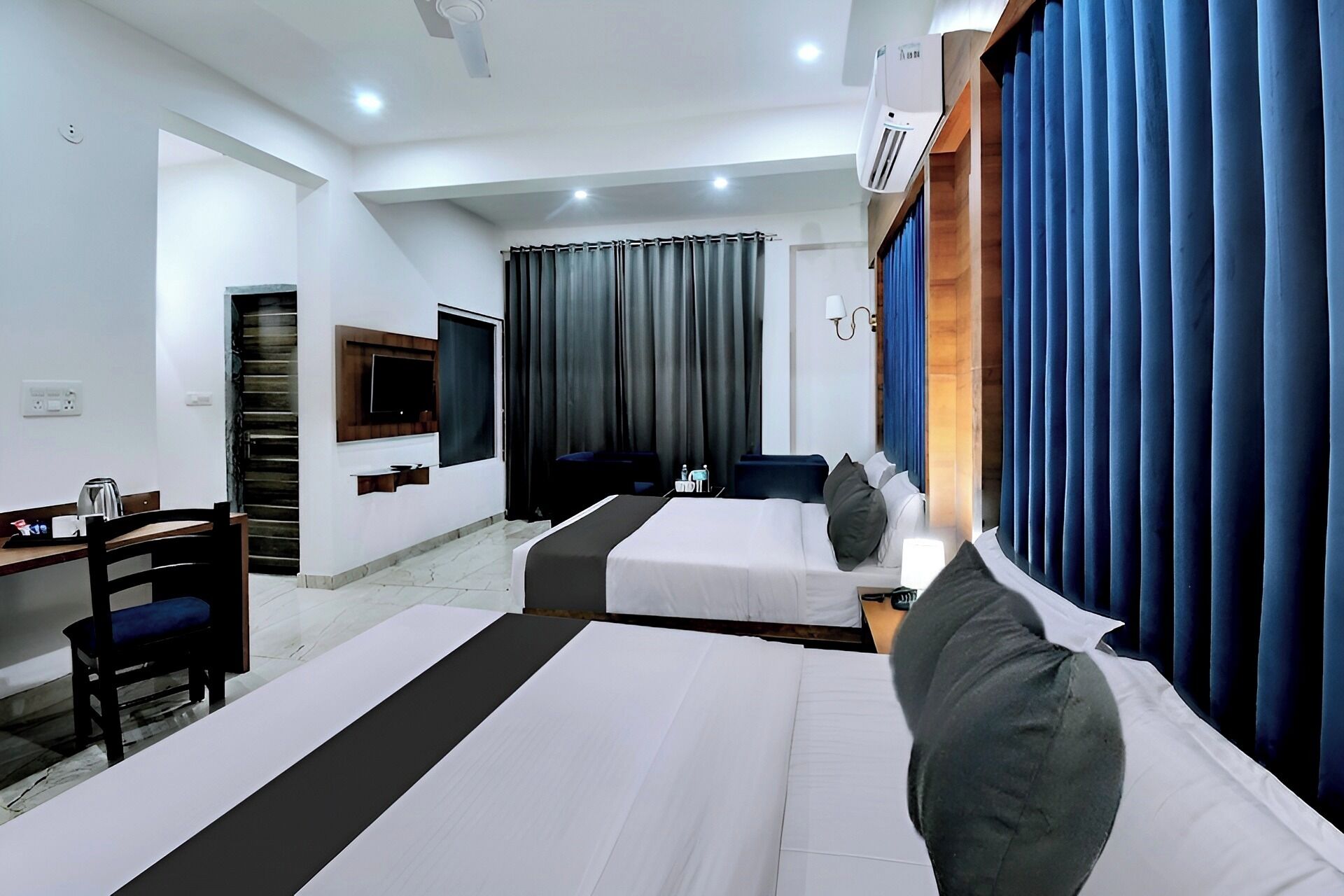 Family Room | Premium bedding, free WiFi, bed sheets