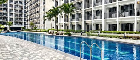 3 outdoor pools