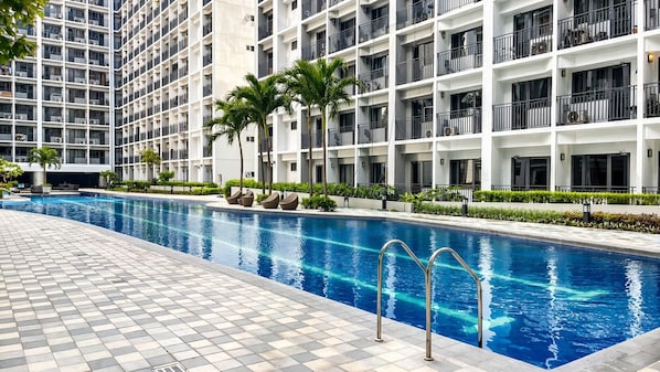 3 outdoor pools - Shore 2 Residence Tower 2 - 619 (Pasay)