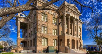 The Palm on 6th Walk to the Georgetown Square