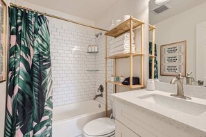 Dusche, Haartrockner, Shampoo