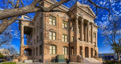 The Palm on 6th Walk to the Georgetown Square