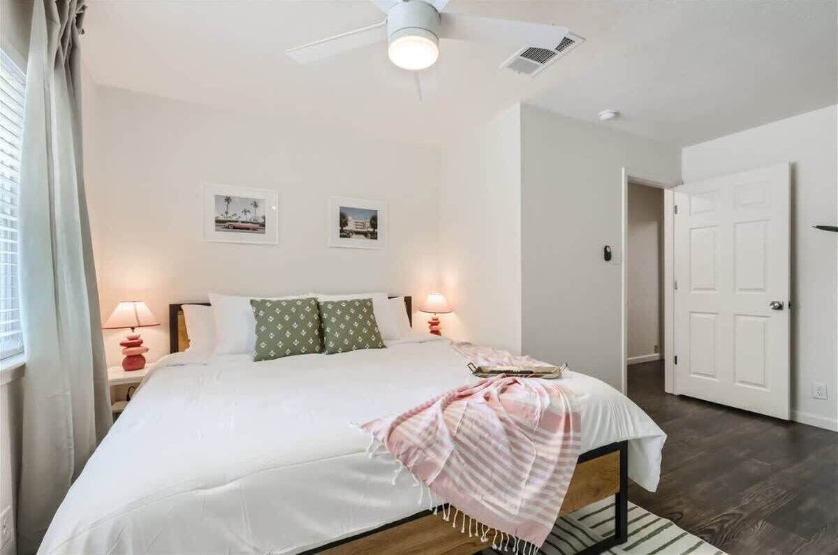 3 habitaciones, tabla de planchar con plancha, cuna de viaje y wifi 